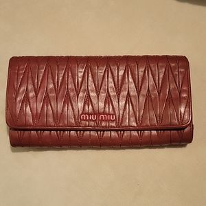 Miu Miu Matelssse lambskin wallet. Pre Loved